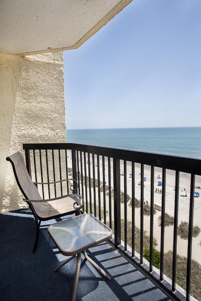 Schooner Oceanfront Standard Room interior